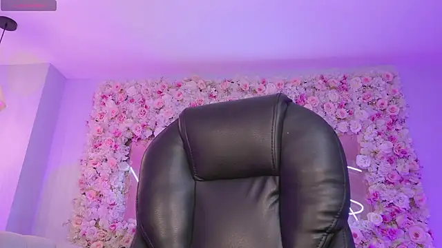 AmaiaHaywood online show from December 4, 2025, 5:39 am