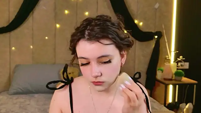 Pauline Heaven online show from March 10, 2026, 5:34 am