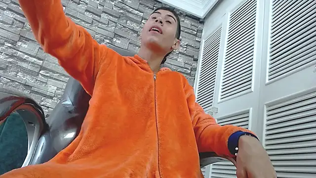 Snapshot of LittleFiree chatting on January 31, 2025, 4:25 am LittleFiree online show from January 31, 2025, 4:25 am