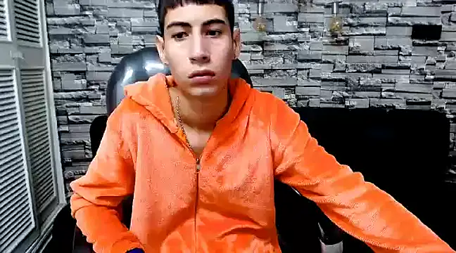 Snapshot of LittleFiree chatting on February 3, 2025, 4:46 am LittleFiree online show from February 3, 2025, 4:46 am