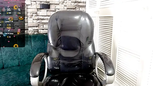 Snapshot of LittleFiree chatting on February 9, 2025, 8:11 am LittleFiree online show from February 9, 2025, 8:11 am