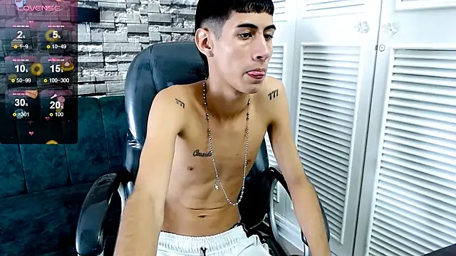 Snapshot of LittleFiree chatting on February 22, 2025, 5:23 am LittleFiree online show from February 22, 2025, 5:23 am