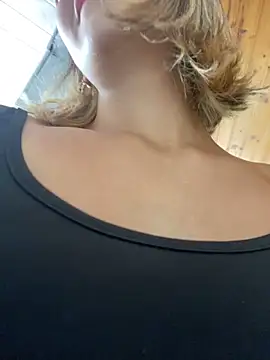 Andrea18 blonde online show from November 20, 2025, 3:34 pm