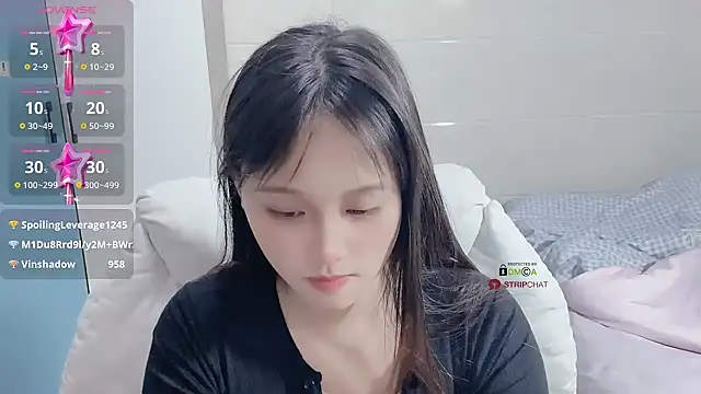 xunian71O online show from February 24, 2025, 4:05 am