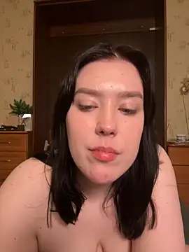 Viesicaa online show from September 18, 2025, 4:47 am