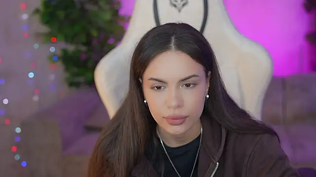 Milana angell online show from March 21, 2025, 8:06 am