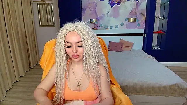 MissisCaty online show from November 4, 2025, 7:35 pm