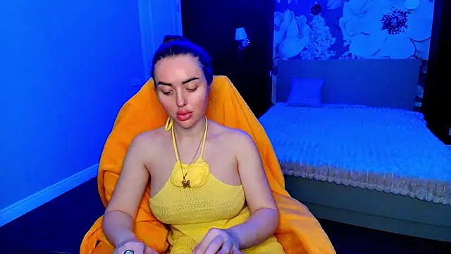 Snapshot of MissisCaty chatting on June 24, 2026, 6:18 pm MissisCaty online show from June 24, 2026, 6:18 pm