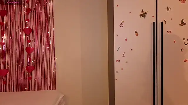 Lora Rosee online show from March 30, 2026, 2:07 pm