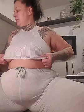 CannabisQueenn online show from November 21, 2025, 9:08 am