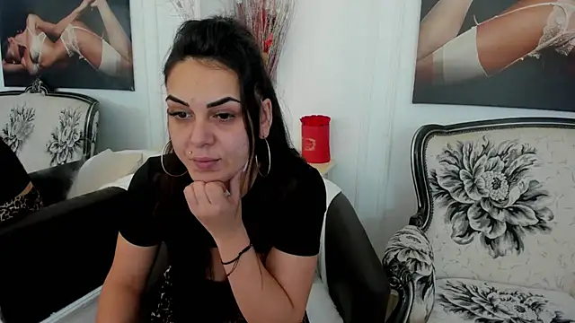 NicoleKatee online show from October 16, 2025, 1:56 pm