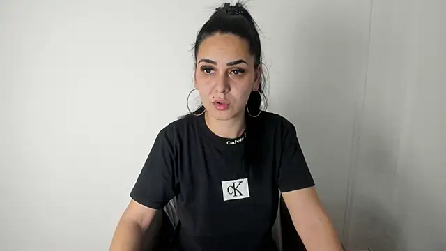 NicoleKatee online show from November 4, 2025, 2:49 pm