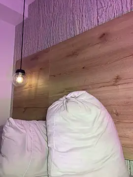 bella lovers  online show from November 14, 2025, 3:16 am