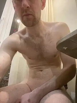 Snapshot of LynnAhNight chatting on February 9, 2026, 3:32 am LynnAhNight online show from February 9, 2026, 3:32 am