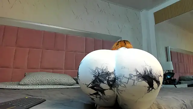 Snapshot of AzunaStar chatting on March 22, 2025, 9:53 pm AzunaStar online show from March 22, 2025, 9:53 pm