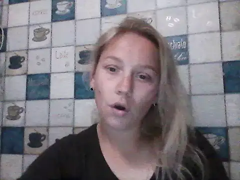 Snapshot of Anna_wey chatting on September 22, 2025, 6:32 pm Anna wey online show from September 22, 2025, 6:32 pm