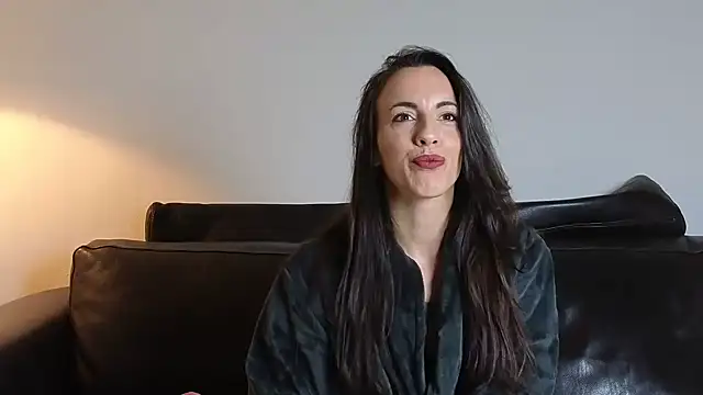 Snapshot of Lenaelle31000 chatting on February 9, 2026, 5:06 pm Lenaelle31000 online show from February 9, 2026, 5:06 pm