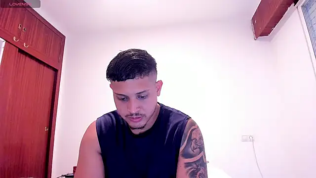 Snapshot of JohanSmith chatting on June 16, 2026, 2:41 pm JohanSmith online show from June 16, 2026, 2:41 pm