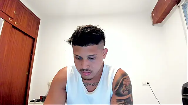 Snapshot of JohanSmith chatting on June 24, 2026, 2:16 pm JohanSmith online show from June 24, 2026, 2:16 pm