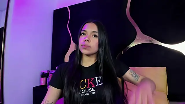 ZoeWan69 online show from October 15, 2025, 12:05 pm