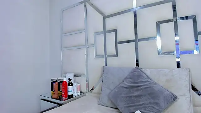 ZoeWan69 online show from October 20, 2025, 2:56 am