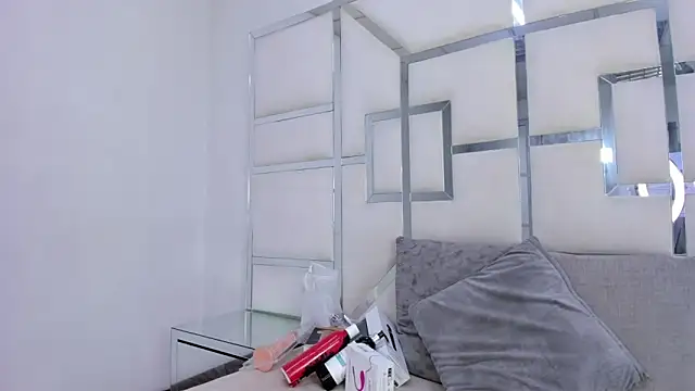 ZoeWan69 online show from December 16, 2025, 11:04 am