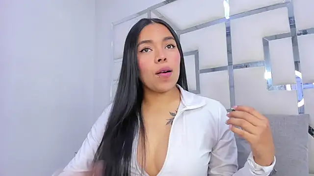 ZoeWan69 online show from December 17, 2025, 12:11 pm