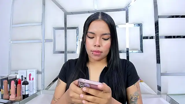 ZoeWan69 online show from March 12, 2026, 1:39 pm