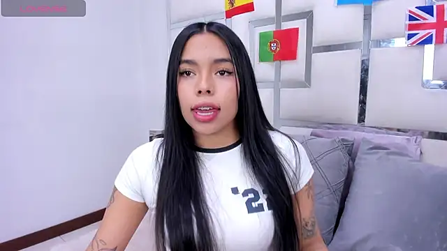 ZoeWan69 online show from June 24, 2026, 3:33 pm