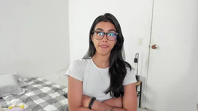 Snapshot of Mazikeen__18 chatting on May 5, 2026, 12:46 pm Mazikeen 18 online show from May 5, 2026, 12:46 pm