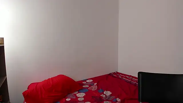 Snapshot of Mazikeen__18 chatting on May 22, 2026, 1:39 pm Mazikeen 18 online show from May 22, 2026, 1:39 pm
