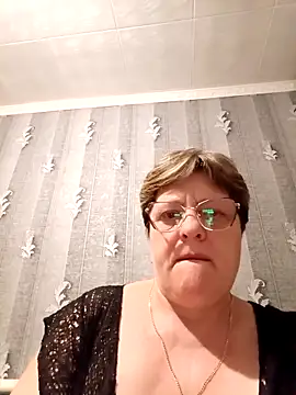 ElzaJewel online show from April 28, 2026, 9:42 pm