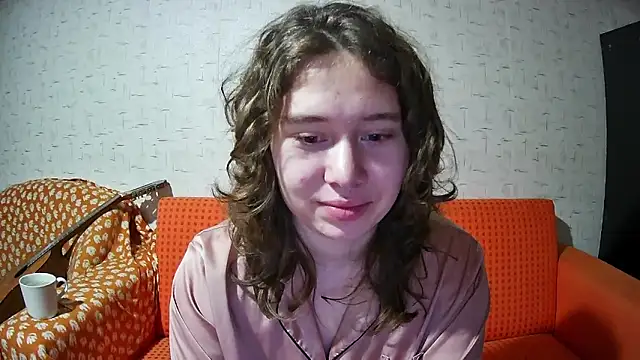 Snapshot of girliemilk chatting on November 17, 2025, 9:20 pm girliemilk online show from November 17, 2025, 9:20 pm