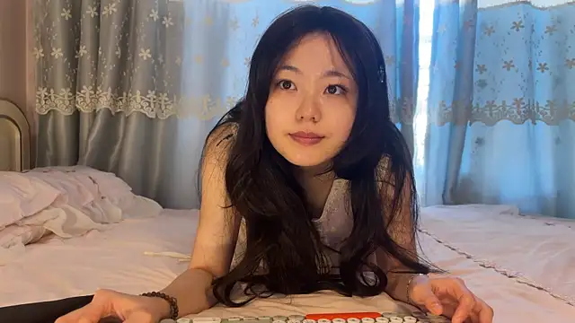 nanaliu6 online show from November 12, 2025, 1:39 am