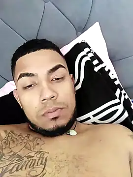 Snapshot of Elgroney23 chatting on February 2, 2025, 9:45 pm Elgroney23 online show from February 2, 2025, 9:45 pm