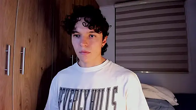 Snapshot of Mastrangelo_xxx chatting on March 4, 2026, 4:07 am Mastrangelo xxx online show from March 4, 2026, 4:07 am