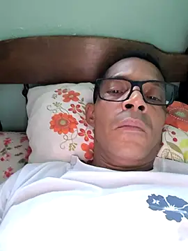 Renato571 online show from April 24, 2026, 8:33 pm