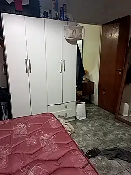 liamlara online show from November 6, 2025, 2:23 am