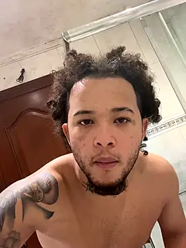 yeiyei oficial online show from October 24, 2025, 5:42 pm