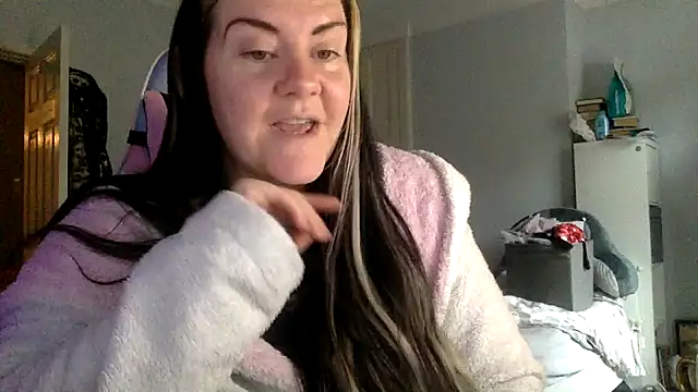 Snapshot of AureliaXOX chatting on February 9, 2025, 2:07 pm AureliaXOX online show from February 9, 2025, 2:07 pm