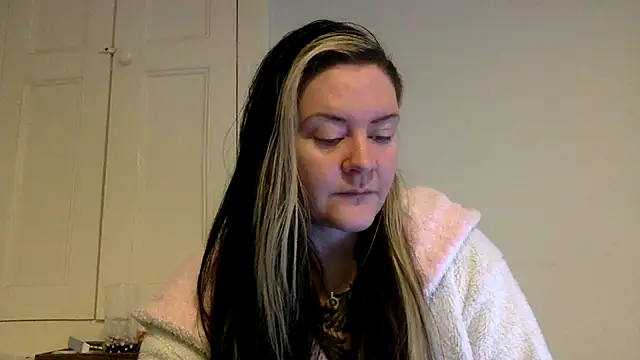 Snapshot of AureliaXOX chatting on February 12, 2025, 9:20 am AureliaXOX online show from February 12, 2025, 9:20 am