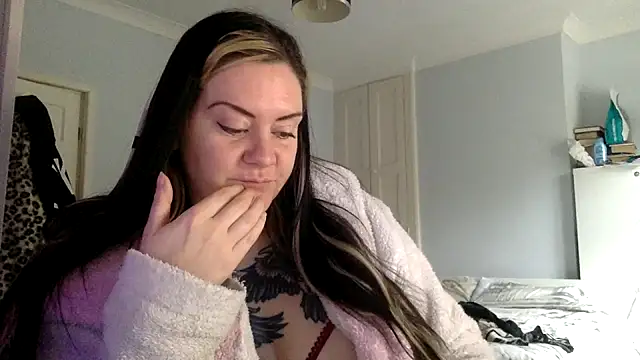 Snapshot of AureliaXOX chatting on February 14, 2025, 10:07 am AureliaXOX online show from February 14, 2025, 10:07 am