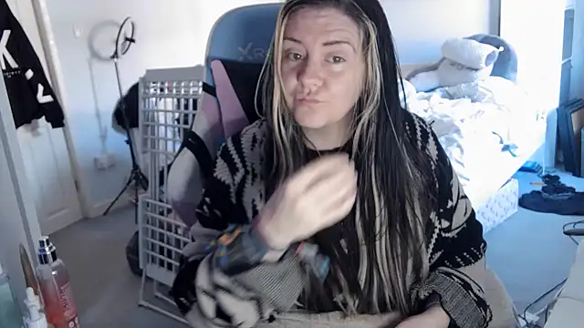 Snapshot of AureliaXOX chatting on March 13, 2025, 9:21 am AureliaXOX online show from March 13, 2025, 9:21 am