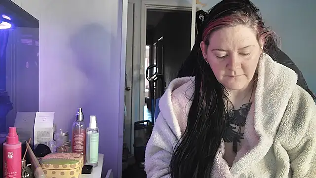 Snapshot of AureliaXOX chatting on November 17, 2025, 9:04 am AureliaXOX online show from November 17, 2025, 9:04 am