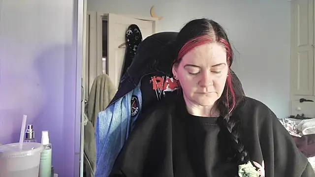 Snapshot of AureliaXOX chatting on November 18, 2025, 9:25 am AureliaXOX online show from November 18, 2025, 9:25 am