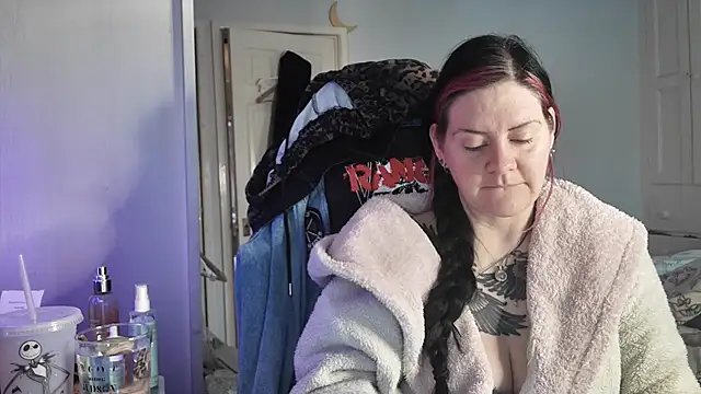 Snapshot of AureliaXOX chatting on December 4, 2025, 9:18 am AureliaXOX online show from December 4, 2025, 9:18 am