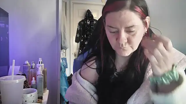 Snapshot of AureliaXOX chatting on December 14, 2025, 11:48 am AureliaXOX online show from December 14, 2025, 11:48 am