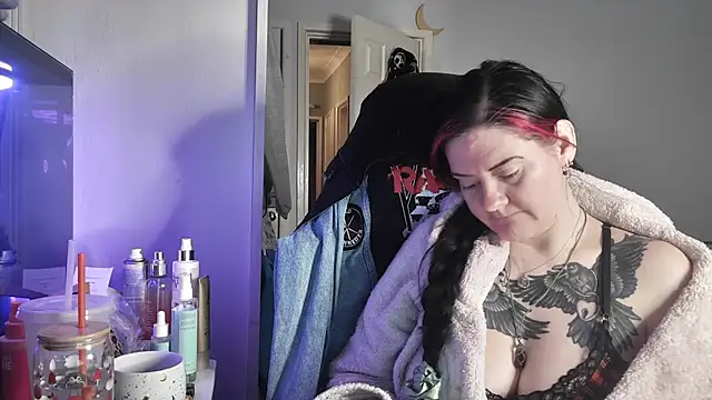 Snapshot of AureliaXOX chatting on December 16, 2025, 2:33 pm AureliaXOX online show from December 16, 2025, 2:33 pm