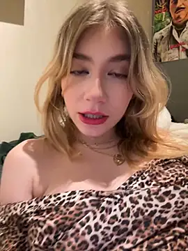 angeleyezlolita online show from February 5, 2025, 8:35 pm