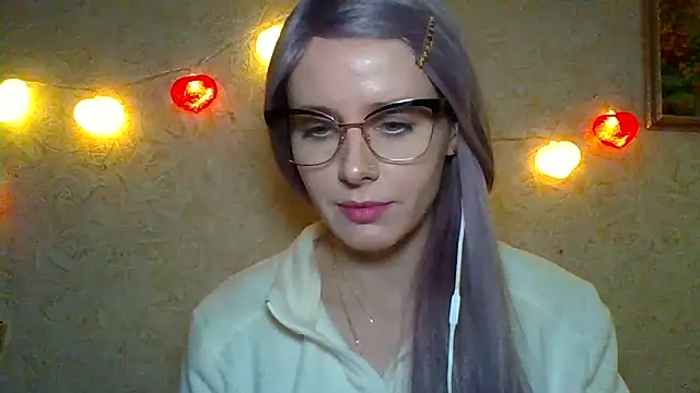 LuminousLady online show from February 14, 2025, 4:26 am